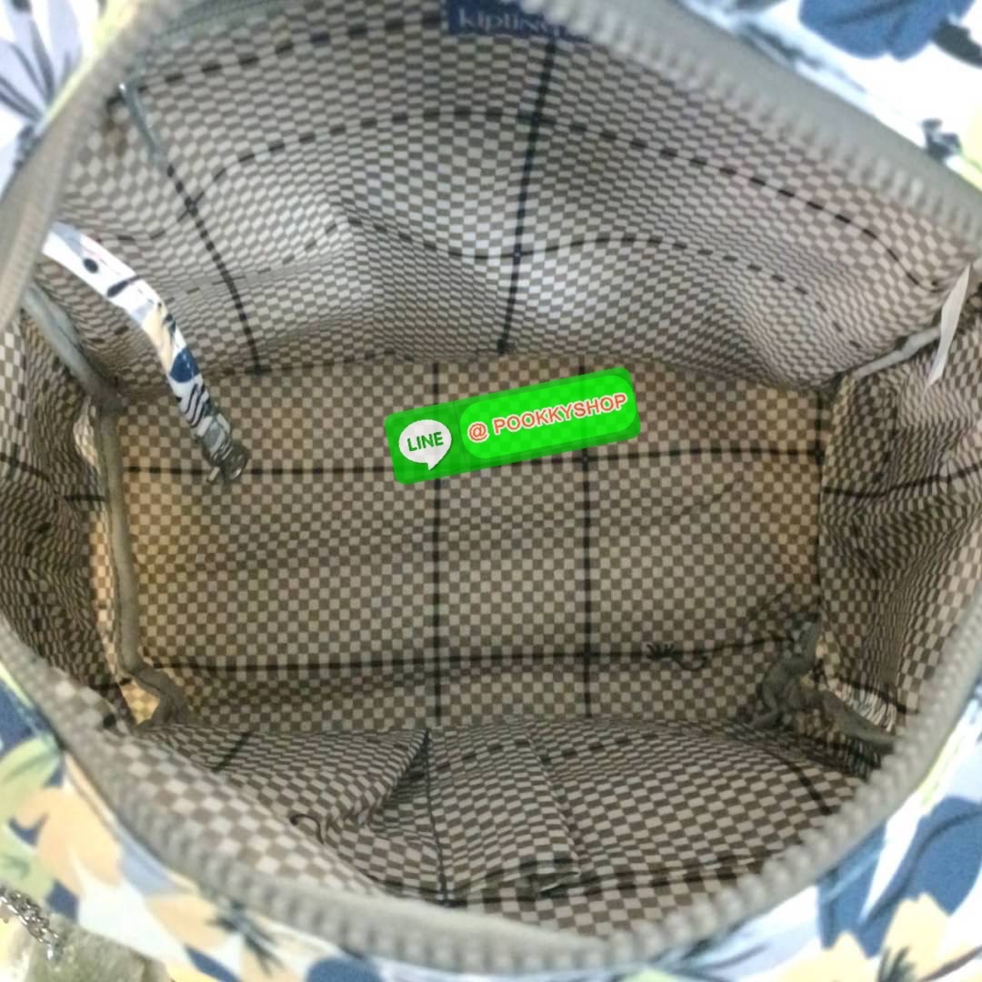 Kipling City Pack Medium Backpack กระเป๋าเป้ Kipling ขนาดกลาง วัสดุ Polyester 100% มีหูหิ้วด้านบน -ด้านหลัง มีซิปหลัง 1ช่องลึก -ด้านข้างมีช่องใส่ของเล็กน้อยทั้ง 2 ด้าน เปิด-ปิด ด้วยกระดุมแม่เหล็ก -ด้านหน้ามีช่องซิปใส่ของแยก 1 ช่อง และ ช่องปรับขนาดด้วยสายล