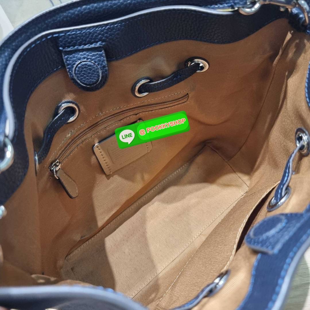 COACH CM091 ANDY CROSSBODY Details คอลสุดฮิต ดีไซน์สุดฮอต ให้สาวๆได้สวยหรู ดูแพงก่อนใคร กับกระเป๋าสะพายข้างขนาดกำลังสวย ดีไซน์ไม่เกร่อ มีดีเทลรูดเก็บปากกระเป๋า ปรับเปลี่ยนทรงได้เลย กิมมิคล้วนๆ ปากกระเป๋ามีกระดุมแม่เหล็กปิดกันของหล่นได้ ภายในโล่งกว้าง เลิศ