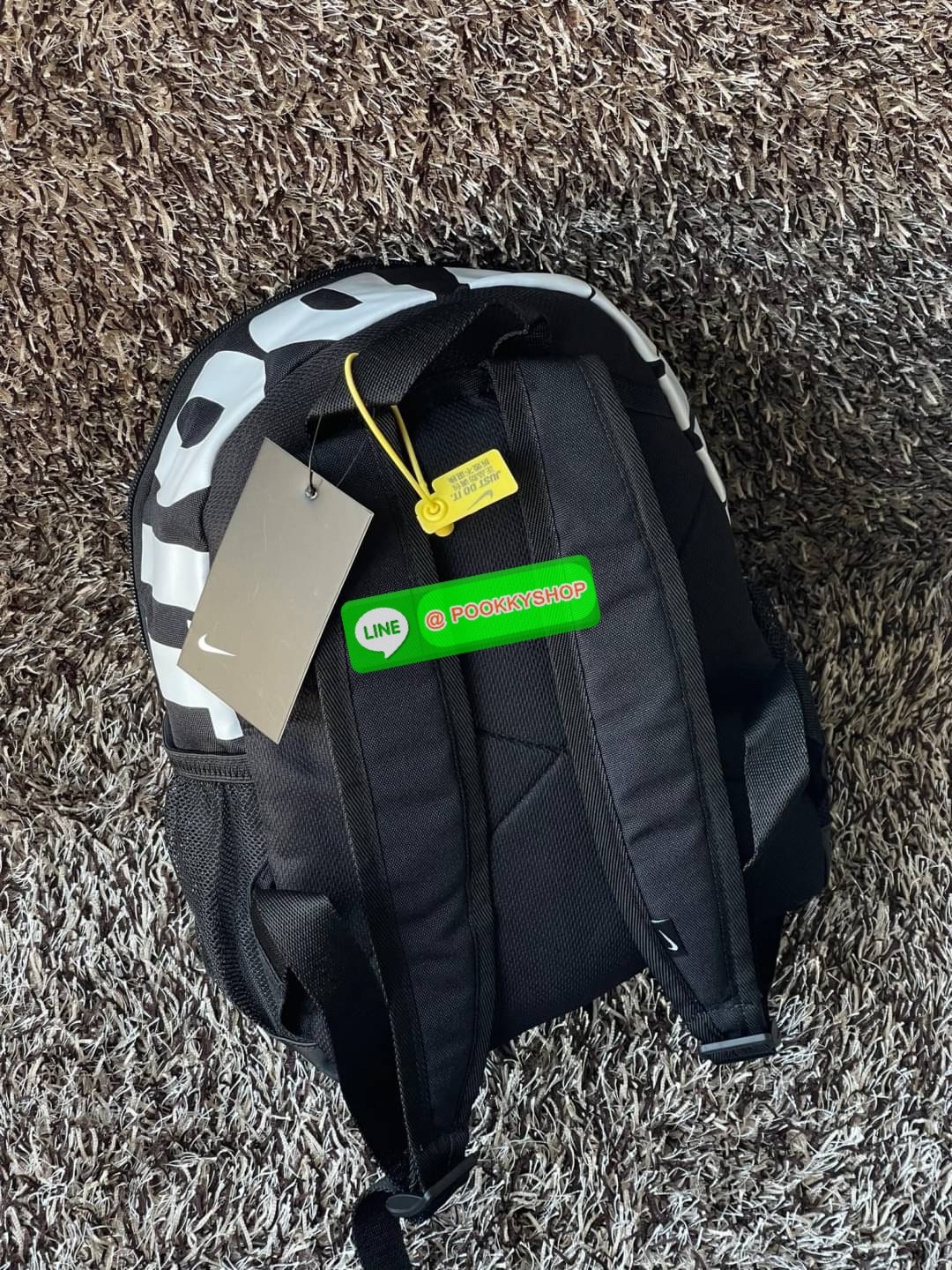 💕NIKE Brasilia Just Do It เตรียมพร้อมก่อนออกเดินทางด้วยกระเป๋าเป้สะพายหลังจาก NIKE รุ่น Brasilia Just Do It ด้วยภายในที่กว้างขวางสำหรับจัดเก็บสัมภาระที่หลากหลายไม่ว่าจะเป็นสมุดหนังสือ ดินสอหรือเครื่องเขียนสำหรับไปโรงเรียนหรือใส่ขวดน้ำเตรียมพร้อมเด