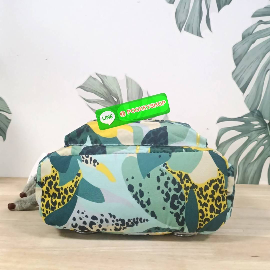 KIPLING 3 WAYS MINI BACKPACK ซับในลายตาราง กระเป๋าสะพาย 3 Ways รุ่นใหม่ วัสดุ Nylon & Polyester 100% หูหิ้วหนังปั๊มชื่อแบรนด์ สายสะพายยาวเลื่อนปรับได้ free size และ สามารถถอดได้ สามารถถือหรือสะพายได้ จะสะพายไหล่ สะพายเฉียง Crossbody หรือจะคล้องสายเป็นเป้ส