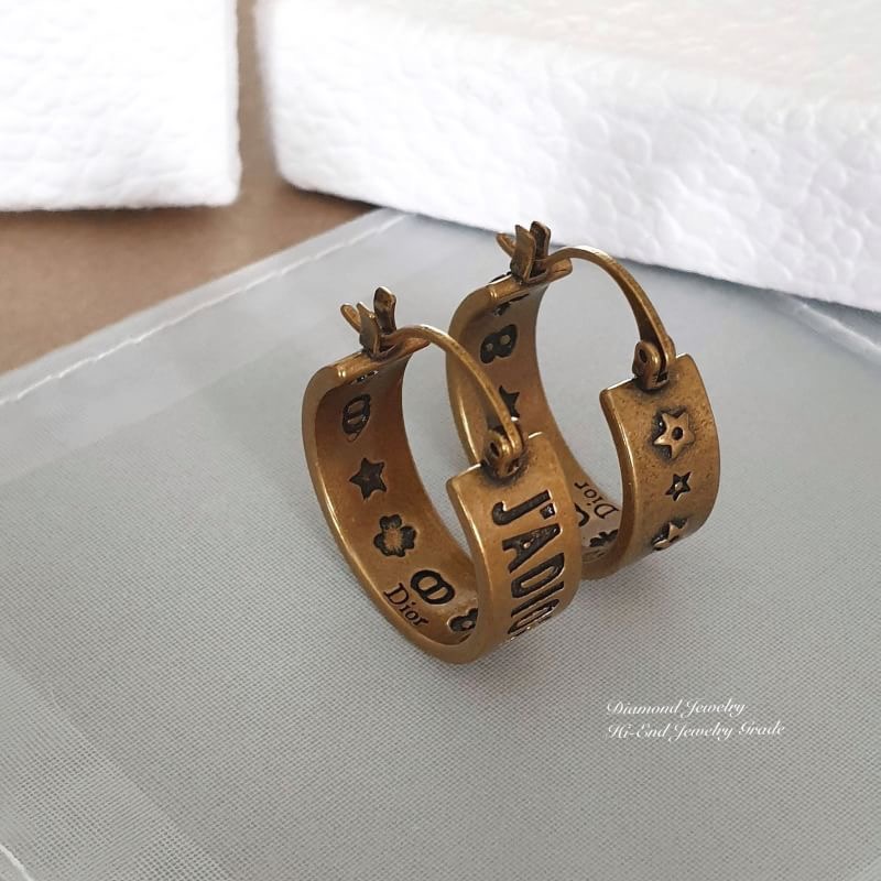 Super Hi-End Quality !!!! ((งาน 1:1 เหมือนในช็อปมากที่สุดในท้องตลาด)) Christian Dior Earring ต่างหูห่วงดิอองาน 1:1 เหมือนของแท้เป๊ะๆค่ะ รับรองงานสวยมากกกกก ดูหรู ดูผู้ดีสุดๆ งานดี เพชรคุณภาพดีมากๆมากๆคะรับประกันความพอใจเลยค่ะ ตัวเรือนสีทอง งาน laser stamp