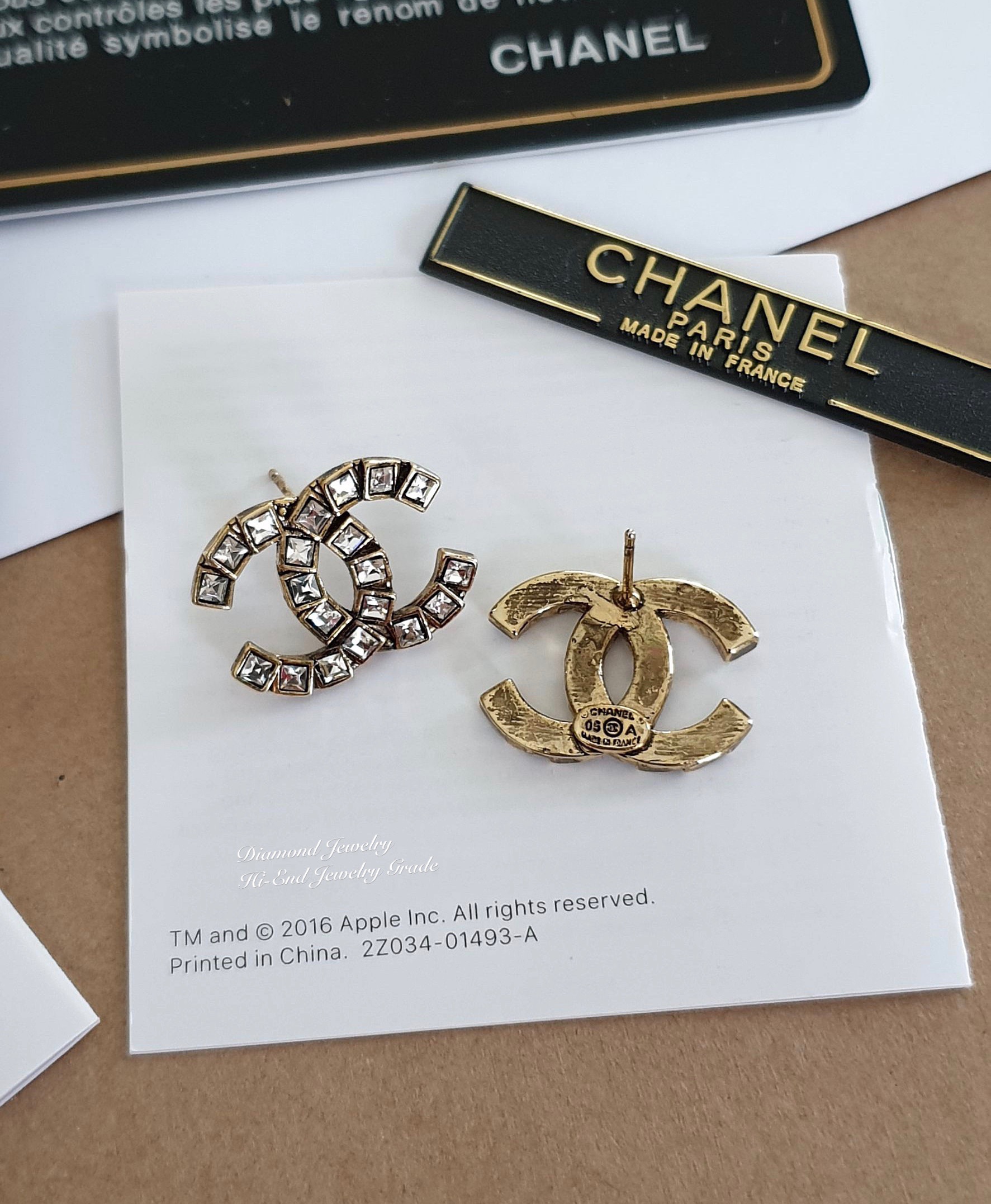 Super Hi-End Quality !!!! ((งาน 1:1 เหมือนในช็อปมากที่สุดในท้องตลาด)) Chanel Earring ต่างหูชาแนลงาน 1:1 เหมือนของแท้เป๊ะๆค่ะ รับรองงานสวยมากกกกก ดูหรู ดูผู้ดีสุดๆ งานดี ตัวเรือนคุณภาพดีมากๆมากๆคะรับประกันความพอใจเลยค่ะ ตัวเรือนสีทองแอนทีค ไฮโซมากค่ะ คอนเฟ