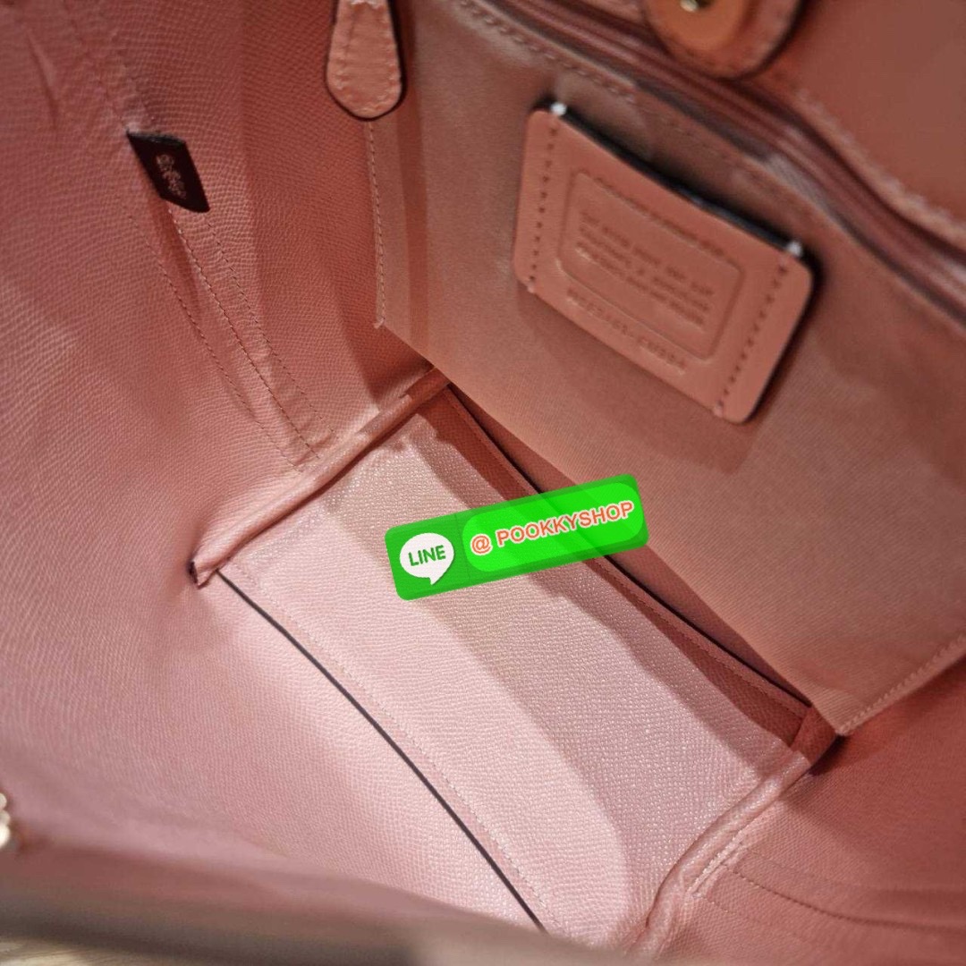 🔆 Model COACH CU394 COACH x OBSERVED BY US CITY BUCKET BAG IN SIGNATURE CANVAS 🔆 Details ใหม่! กระเป๋าสะพายทรงบัคเก็ต ดีไซน์รูปทรงคลาสสิค อินกับกระแสสุดๆ ตกแต่งลวดลายให้น่าใช้ขึ้น และยังมีกระดุมแม่เหล็กปิดปากกันของหล่น มาพร้อมสายสะพายถึง 2