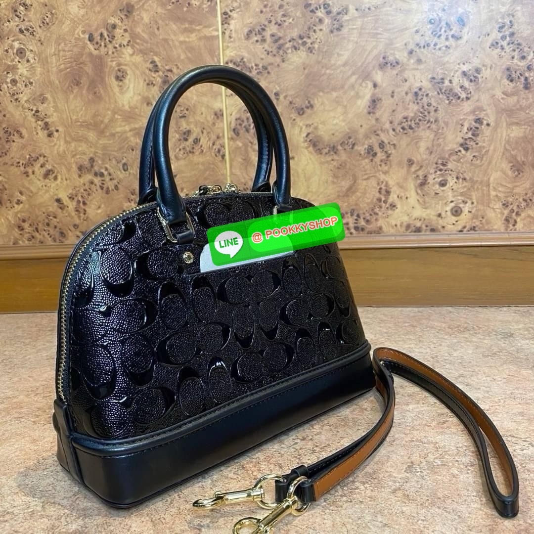 Coach MINI SIERRA SATCHEL IN SIGNATURE DEBOSSED PATENT LEATHER (COACH F55450) หนังกรวดและหนังสิทธิบัตร ด้านในมีซิปและกระเป๋าเอนกประสงค์ ปิดด้วยซิป ซับในด้วยผ้า หูหิ้วพร้อมสายสะพายยาว 3 1/2" สายสะพายถอดได้ขนาด 21 1/2" สำหรับสะพายไหล่หรือสะพายครอส