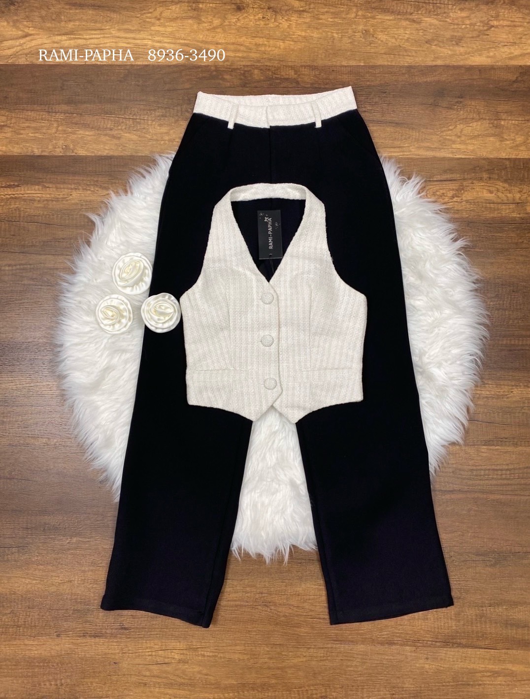 ชุดเซทแฟชั่น เสื้อคล้องคอกระดุมหน้า เนื้อผ้าทวีตเนื้อนุ่ม สีขาวครีม โทนสีสวยหรู