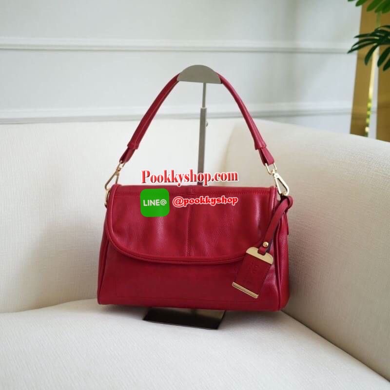 LUXE อีกหนึ่งรุ่นที่ขายดีมากๆ กับช่องการใช้งานที่รับรองว่าถูกใจค่ะ Regular city bag มาพร้อมสายสะพาย 2 เส้น สายสั้นบุนุ่มไหล่ สะพายแล้วไม่ปวด สายยาวปรับระดับได้ มาพร้อมช่องใช้งานที่จัดระเบียบของอย่างดี หนังเป็นทรงตั้งได้