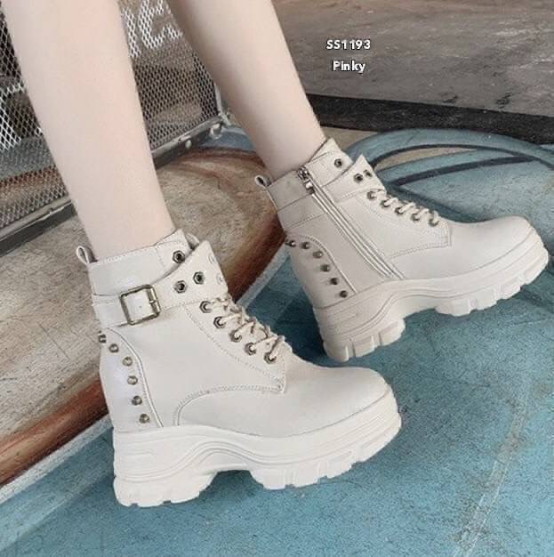 บู้ทผ้าใบเสริมส้น ss1193 งานนำเข้าสุดเท่ห์ ชิคมาก สาวๆใส่แล้วดูเก๋ เท่ห์ ดูดีสุดๆ หนัง pu พื้นนิ่ม อะไหล่ไฮเอนตั้งแต่เชือกผูก หมุดทองไม่มีหลุด งานดี ประณีตทุกจุด