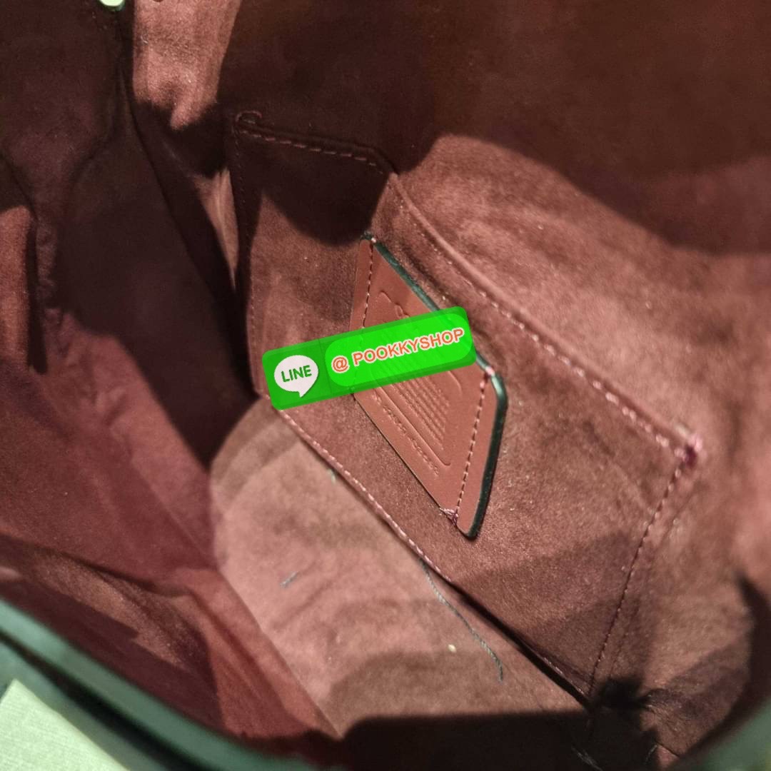 COACH C3593 GEORGIE SADDLE BAG IN COLORBLOCK SIGNATURE CANVAS WITH RIVETS ยกระดับความหรูให้กับตัวเองกันหน่อย ด้วยกระเป๋ารุ่นนี้!! ครอสบอดี้ที่ดีไซน์หรู อัพเลเวล ในราคาที่จับต้องได้ วัสดุหนังแคนวาสเคลือบสลับหนังเรียบ พิเศษไปอีกตกแต่งขอบด้วยหมุด เพิ่มดีเทลก