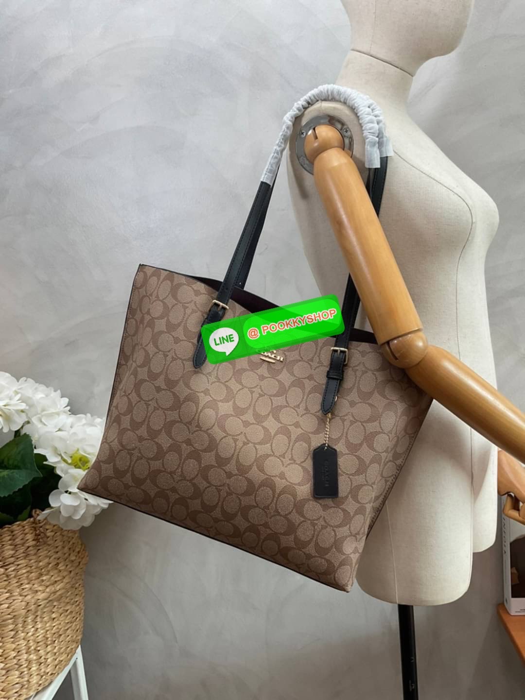 🚚 พร้อมส่ง 🚚 Restock!! รุ่นขายดีที่สุด มากี่รอบก็ขายดีหมดไวทุกรอบ💕 COACH F1665 MOLLIE TOTE IN SIGNATURE CANVAS กระเป๋าสะพายไหล่ Coach ทรง Shopping รุ่นใหม่ คุณภาพดี หนัง pvc หนังนิ่ม ทรงสวย คลาสสิก รุ่นฮิตตลอดกาล ไม่ตกเทรน ภายในแยก