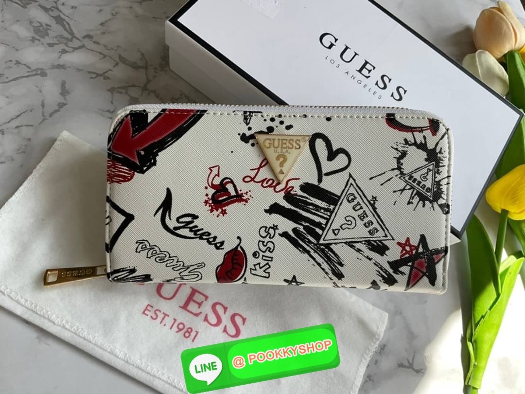 GUESS ABREE PRINTED ZIP-AROUND WALLET กระเป๋าสตางค์ใบยาวหนังซาเฟียโน่พิมพ์ลายดอกสวยหรู ด้านหน้าประดับโลโก้แบรนด์ เปิดปิดด้วยซิป ภายในแบ่งเป็น 3 ช่องหลักใส่ธนบัตรได้ มีช่องซิป 1 ช่อง ช่องใส่บัตร 8 ช่อง และมีช่องด้านหลังใส่บัตรสามารถใสธนบัตรได้อีกด้วย สามาร