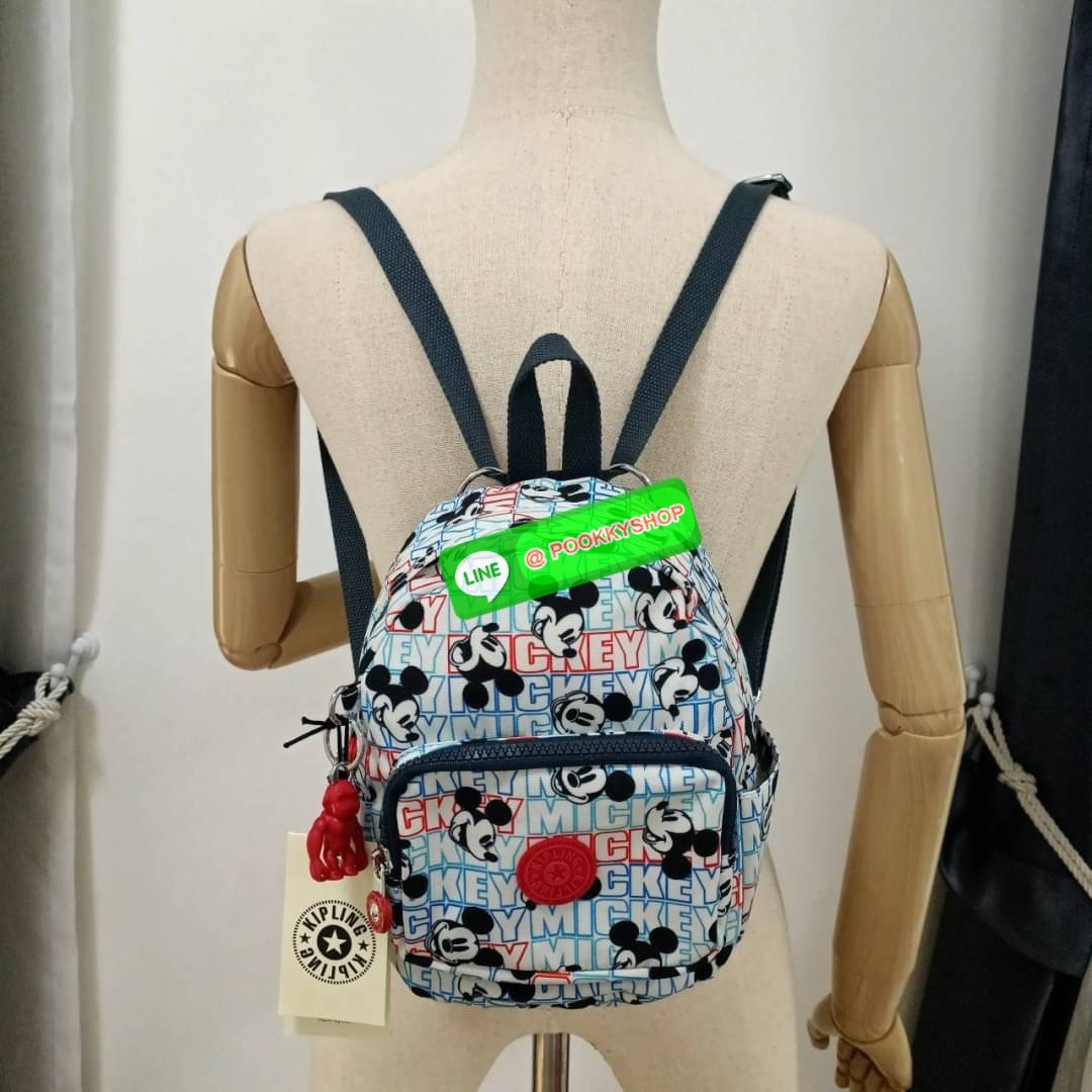 KIPLING Basic Mini Backpack กระเป๋าเป้ใบเล็กกระทัดรัด ขนาดมินิ วัสดุ Nylon + ซับใน Polyester มีหูหิ้ว สามารถสะพายข้าง หรือ สะพายหลังได้ -ช่องซิปหน้า -ด้านข้างมีช่องของเล็กน้อย หรือ ใส่ขวดน้ำใบเล็กทั้ง 2 ด้าน -ซิปหลัก โล่งกว้าง มีสายคล้องพวงกุญแจ พร้อมช่อง