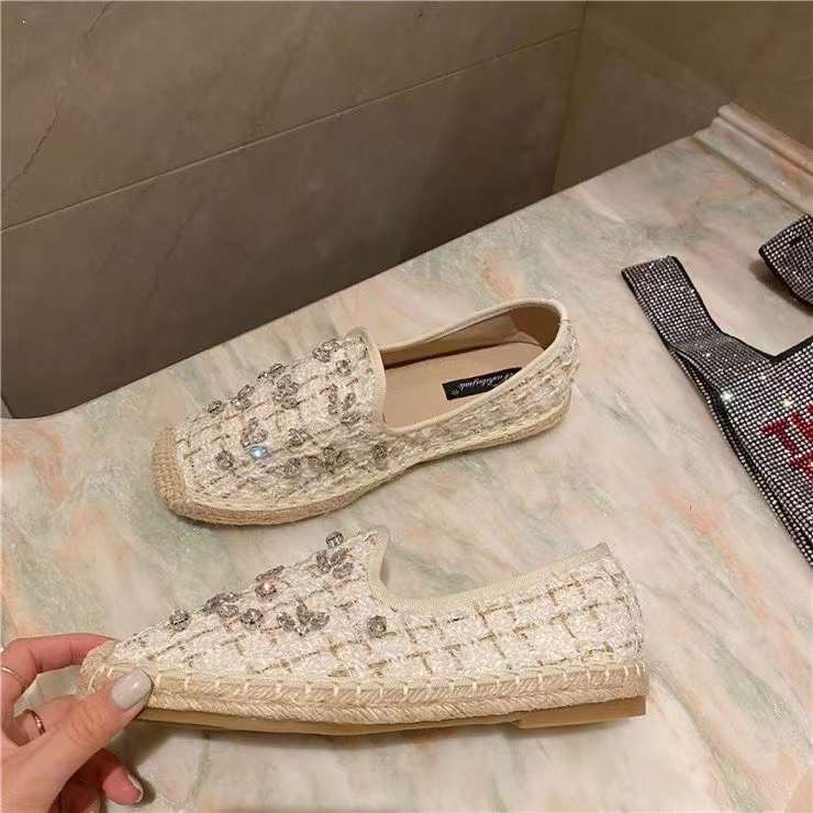 พร้อมส่งคะ Slip on shoe งาน slip on signature ของทางร้าน ผ้ายีนเกร๋ๆ สวยยืน1 🥇มาแล้วจ้าทรงสวยอย่างดี👍 งานเกร๋เรียบหรูดูแพง 👑ตัวนี้ห้ามพลาด🥳ใส่สบายจะแมตช์กับกางเกง👖หรือกระโปรง👗ก็ได้ค่ะ แม่ค้าคอนเฟริม ห้ามพลาด