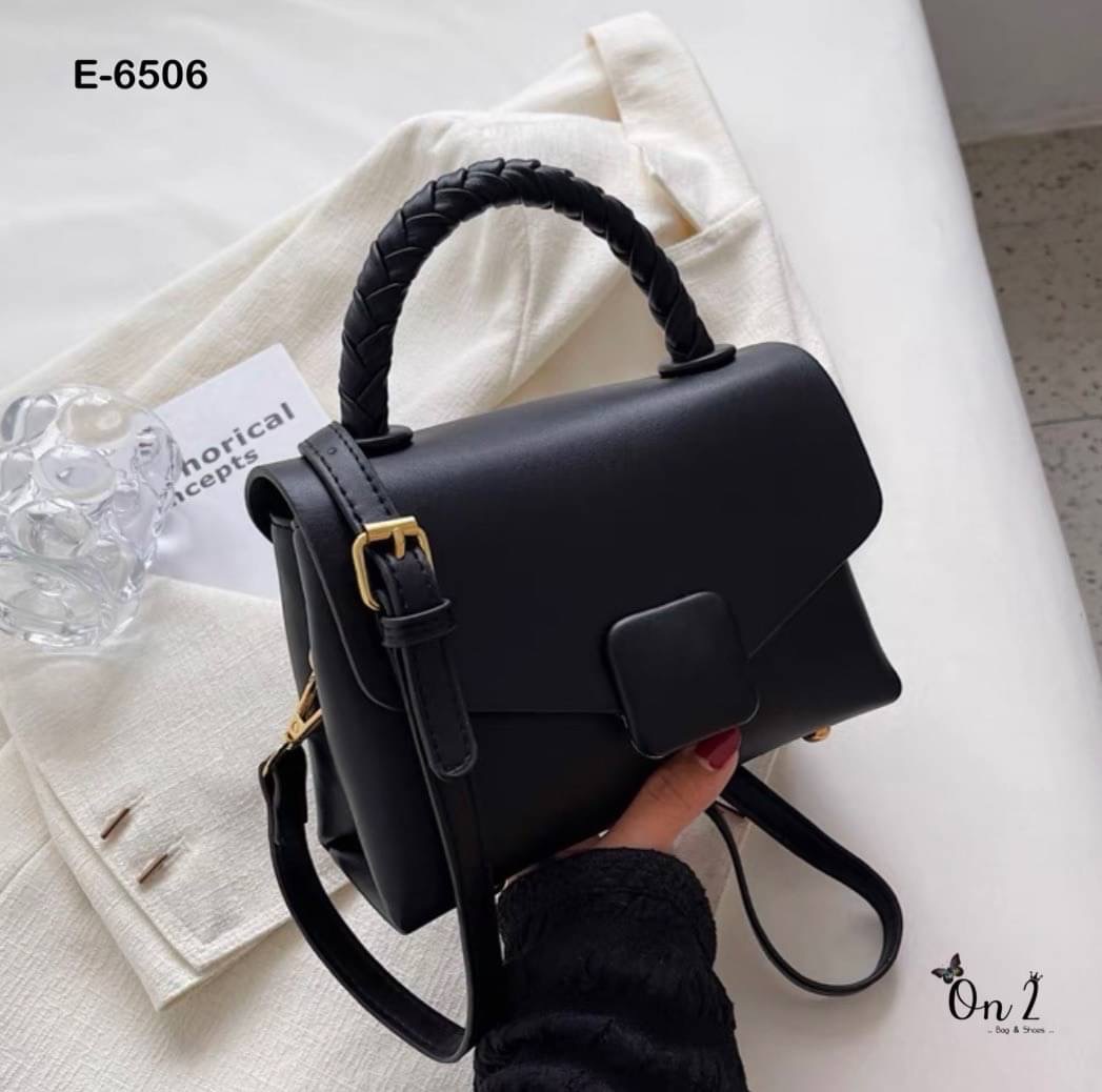 New arrivals รุ่นยอดฮิตที่ทุกคนต้องมีสีพื้น มีความคลาสสิค เรียบ แพงไม่ตะโกน สายปรับ สั้น/ คลอสบอดี้ได้ค่ะ จุได้ครบ พร้อมส่ง. ต้องจัดเลยค้า