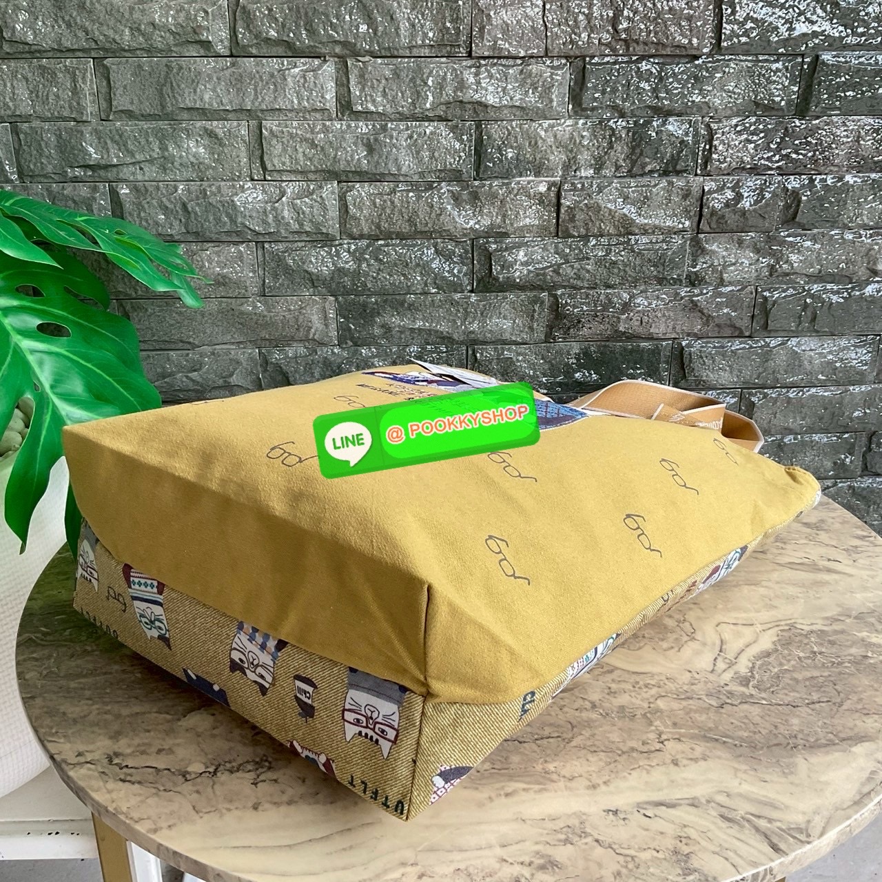 Japanese Kusuguru คุซูกุรุญี่ปุ่นแท้ กระเป๋าสะพาทรง Tote Matilda สะพายไหล่ ปักลายแมว 3 ตัว ขนนุ่มน่ารักมาก