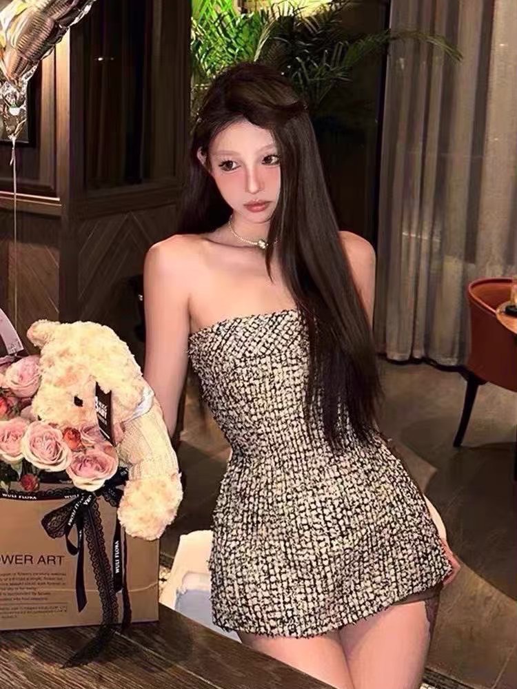 ชุดเซทแฟชั่น เสื้อเกาะอกตัวยาว เนื้อผ้าทวีตสีสวยมาก มีกระเป๋าหน้าใช้งานได้จริงทั้งสองด้าน