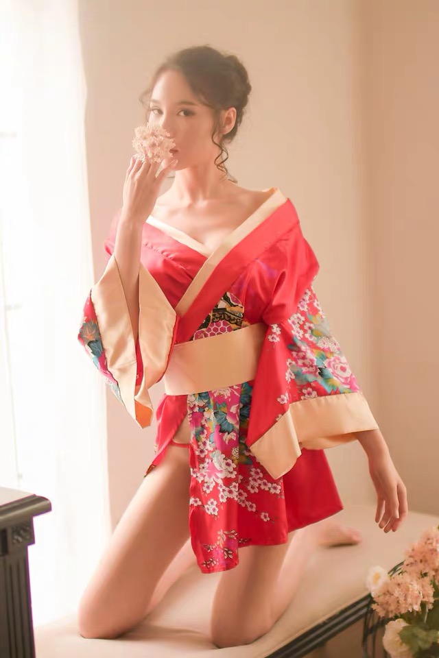 ชุดกิโมโน ซากุระ สีแดง ทอง แต่งสายคาด โบว์สำเร็จรูป สำเนา สำเนา