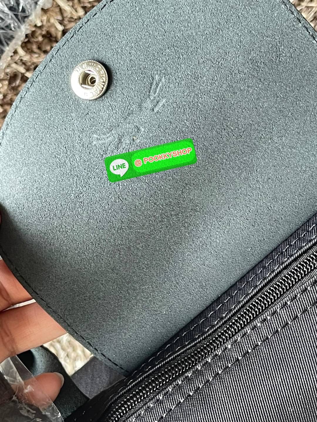 ð Longchamp x AndrÃĐ Le Pliage Large Shoulder Bag āļāļāļĨāđāļĨāļāļāļąāđāļāļŠāļļāļāļāļīāđāļĻāļĐāļāļēāļāļĨāļāļāļāļāļāļāđ âLongchamp & AndrÃĐâ āļāļĩāđāļĄāļĩāļĻāļīāļĨāļāļīāļāļāļĢāļēāļāļīāļāļĩāđāļāļ·āđāļāļāļąāļ āļāļąāļāđāļāļĢ āļāļēāđāļĢāļ§āļē (Mr. AndrÃĐ Saraiva) āđāļāđāļēāļāļāļāļāļēāđāļĢāļāđāļāļāļĢāđāļāļēāļĢāđāļāļđāļāļŠāļļāļāļĢāđāļēāđāļĢāļīāļāļāļĒāđāļēāļ âāļĄāļīāļŠāđāļāļāļĢāđāđāļ (Mr. A)â āļĄāļēāļĢāđāļ§āļĄāļāļāļāđāļāļāļāļĢāļ°āđāļāđāļēāļāļāļĨāđāļĨāļāļ