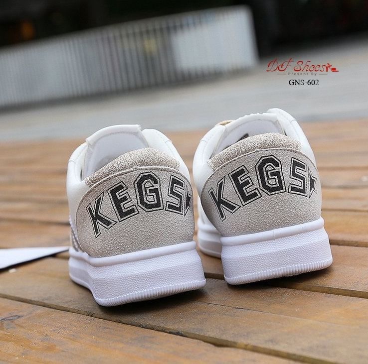 สินค้าพร้อมส่ง รองเท้าผ้าใบแฟชั่นนำเข้า วัสดุหนัง PU ดีไซน์ด้านข้างประดับแถบสีกริตเตอร์ แบบสวม ใส่ง่าย งานดี น้ำหนักเบาค่ะ