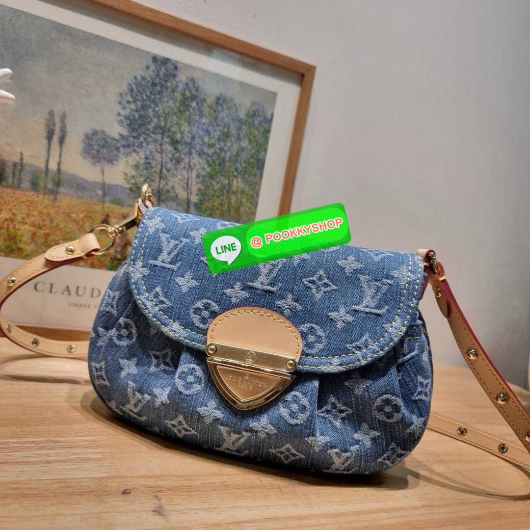 LV sunset monogram denim bag 🔆 Details แรงมากฉุดไม่อยู่ กับกระแสคอลใหม่ lvremix ดีไซน์แบบตัวมัม y2k รูปทรง baguette สวยดูแพง ใบนี้ก็ฉ่ำสุดๆ เป็นกระเป๋าสะพายไหล่ ที่สามารถปรับเป็นสะพายข้างได้