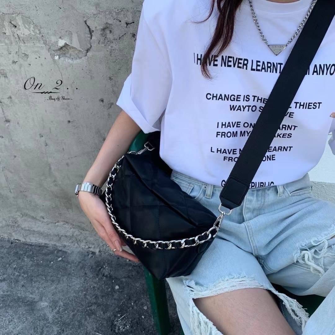 🇰🇷Korean style crossbody bag🇰🇷 🔹กระเป๋าสะพายข้าง หนังพียู 🔹PU Leather crossbody bag 🔹ตัวกระเป๋าเดินด้ายสีดำ เย็บตาราง 🔹สายสั้นเป็นสายโซ่ร้อยหนัง 🔹สายยาวผ้า ปรับความยาวได้ 🔹อะไ