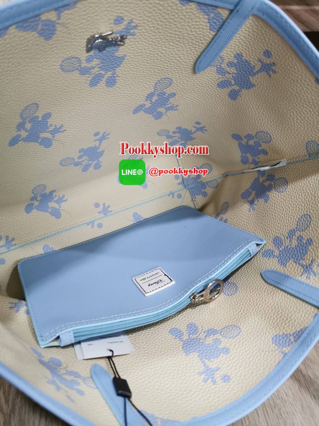 Don't Miss! Best Seller! ซื้อ1ได้ถึง2!! New! & Limited x Disney Holiday Collection Reversible Tote Bag With Clutch คอลเลคชั่นดิสนีย์ทรงTote มาพร้อมใบเล็กเข้าชุดสุดคุ้มสามารถแยกใช้ได้ วัสดุหนัง Saffiano สวยกันน้ำดูแลรักษาง่ายดีไซน์โดดเด่นมีลูก