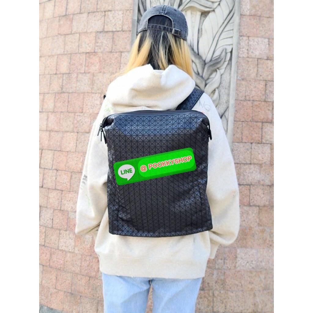 BAO BAO ISSEY MIYAKE LARGE BACKPACK ผู้ที่มักใช้งานกระเป๋าเป้ในชีวิตประจำวัน ส่วนมากจะอยู่ในวัยนักเรียน-นักศึกษาหรือวัยทำงาน ซึ่งรุ่นนี้ตอบโจทย์การใช้งานได้เป็นอย่างดี เป็นเป้ที่มีช่องสำหรับใส่สัมภาระประมาณหนึ่ง เพื่อให้สามารถจัดเก็บสิ่งของได้อย่างเป็นระเ