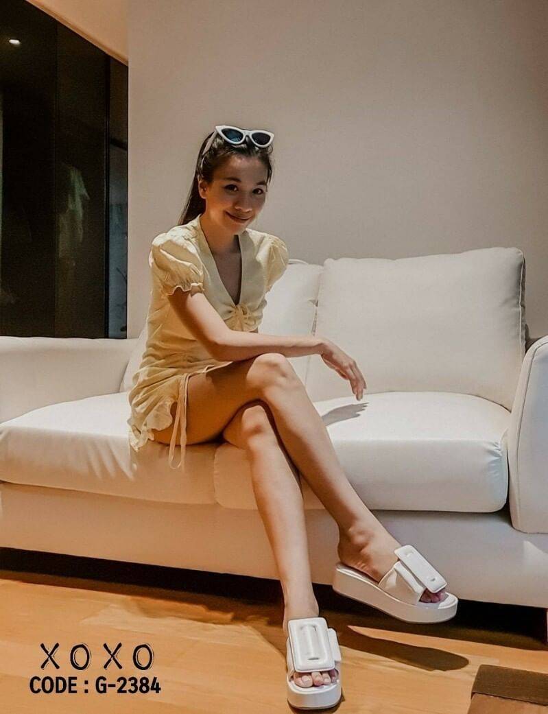 สินค้าพร้อมส่ง พื้นตีแบรนด์ : Boyy มันต้องมีคะ น้องน่ารักมาก นุ่มมากก(ก.ล้านตัวเลย) ใส่สบายส้นเตารีด ไม่เขย่งเท้า แมทส์ชุดง่าย น้ำหนักเบามาก วัสดุหนัง PU เข็มขัดใหญ่ที่ลูกค้าตามหาเยอะที่สุดคะ ราคาเบา งานสวยเกินราคาเลยจร้า