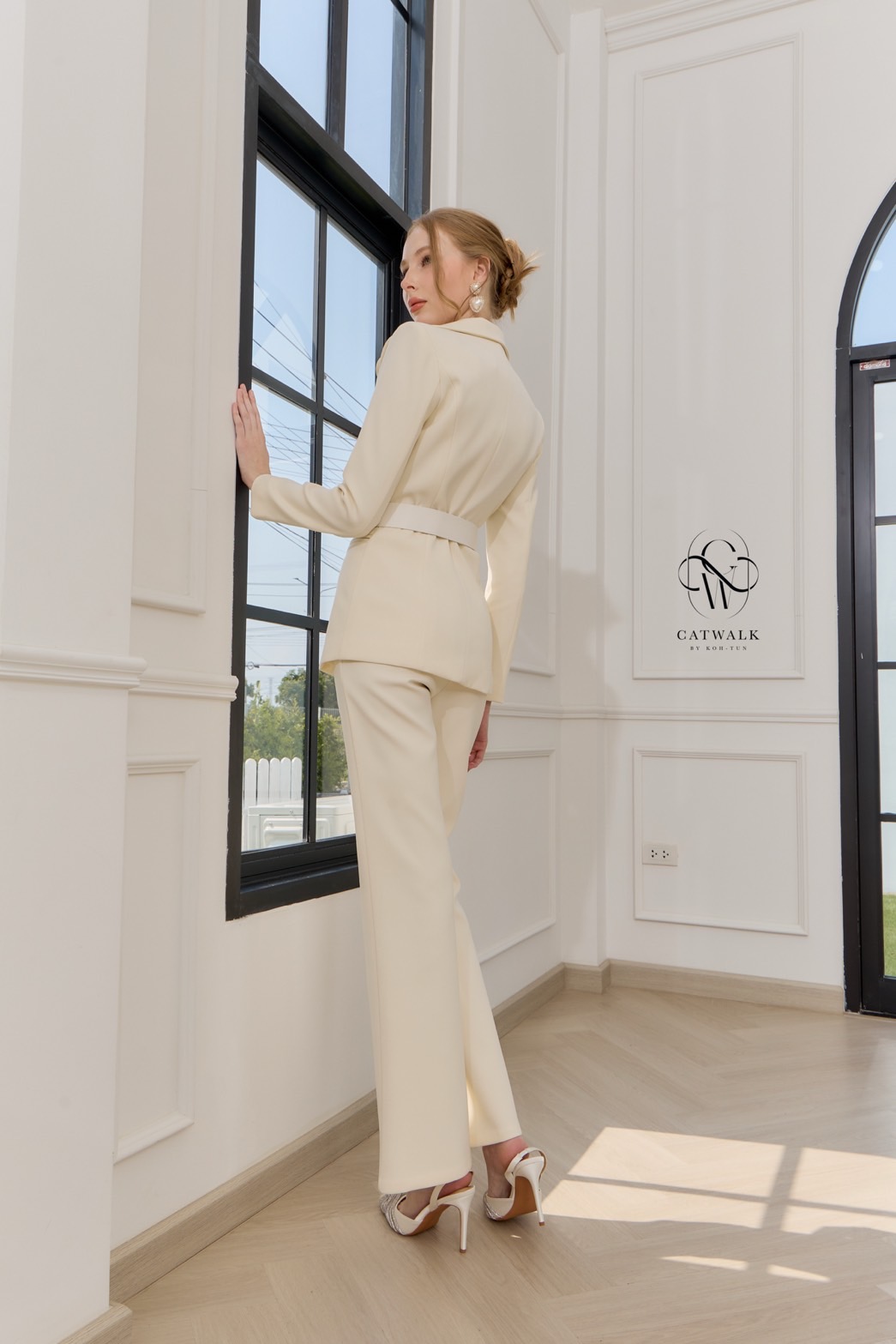 ชุดเซทแฟชั่น กับSet BLAZERปกดอกไม้+เข็มขัด+กางเกงทรงสวย