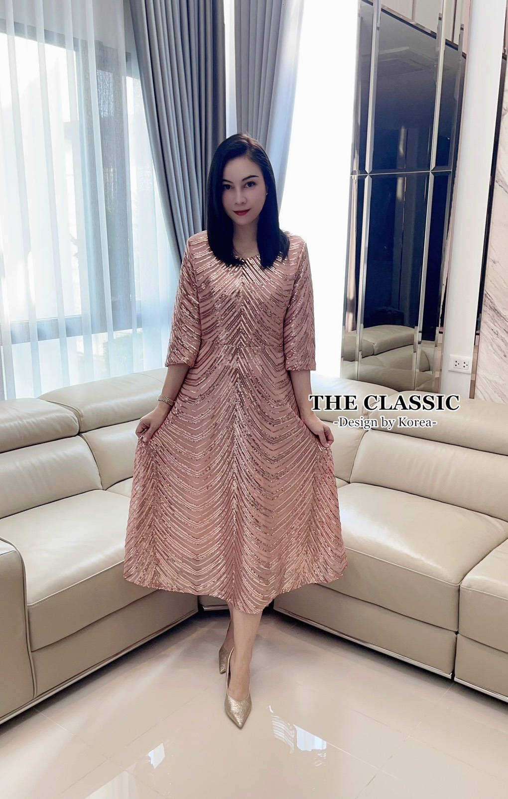 เดรสแฟชั่น ชุดเดรสออกงานปักเลื่อมใช้ผ้าเนื้อดีปักด้วยเลื่อมสีเงิน