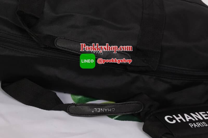 Chanel Authentic VIP Gift Bag Duffle Gym Travel -สินค้าเป็นของแท้ ใหม่ จากเค้าเตอร์เครื่องสำอาง/ น้ำหอมของแบรนด์- Chanel vip gift bag ของแท้ 100% ใช้เป็นกระเป๋าเดินทาง/ไปฟิตเนส ไปยิม หัวซิปปั้มโลโก้ ด้านในเป็นช่องกว้าง และช่องซิป ฐานกระเป๋ามีช่องแยกใต้กระ