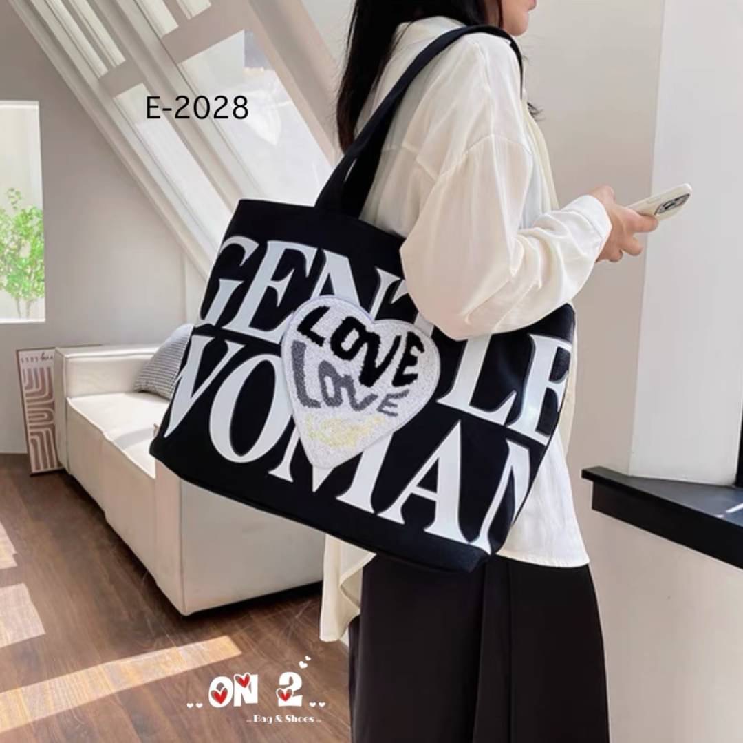 กระเป๋าผ้าทรงช้อปปิ้งGentle women ใบใหญ่ พิมพ์ลวดลายหัวใจLove love งาน แฟชั่น street wear สวยเก๋ ใส่ได้ครบทุกสิ่งอย่าง พร้อมส่ง2 สี