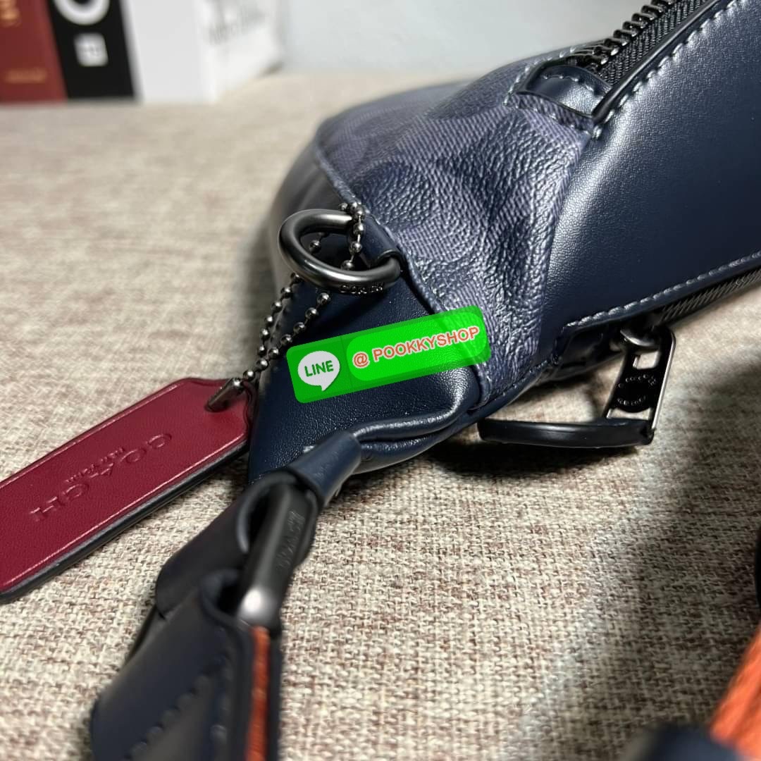 Coach Warren Belt Bag In Signature Canvas ( CB912 )With กระเป๋าคาดอก/เอว Coach Warren ในแคนวาสซิกเนเจอร์พร้อม ผ้าใบเคลือบซิกเนเจอร์และหนังลูกวัวอย่างดี ภายในกระเป๋ามัลติฟังก์ชั่น ปิดซิป ซับในผ้า กระเป๋าซิปด้านนอก สายปรับได้ ยาว 34 1/2" ใส่ได้เอว