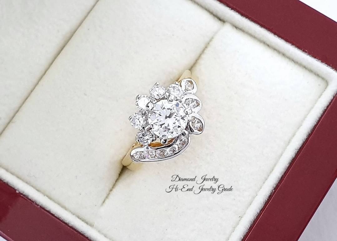 New Arrival !!!!!!! Diamond Ring แหวนเพชร CZ แท้ ดีไซน์สวยหรู ขนาดกำลังสวย เพชรขาวใสมากๆๆๆ เล่นไฟดีเว่อร์ๆ ตัวเรือนชุบทองคำแท้ 5 ไมครอน สีทอง 24K เหมือนทองแท้ ไม่หลอกตาค่ะ ใส่ออกมาเหมือนของแท้มากที่สุดแล้วค่ะ ซื้อไปไม่ผิดหวังแน่นอน