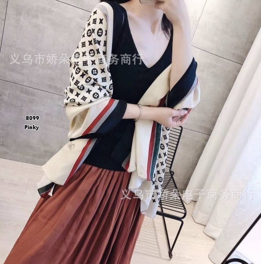 พร้อมส่ง ผ้าคลุมไหล่ 8099 งานแบรนด์เนมผ้าลื่น บางเบา เลื่อมๆมันวาว ดูหรูหรา ไฮโซ จัดว่าเด็ด ร้อนหนาว ได้หมดจ้า