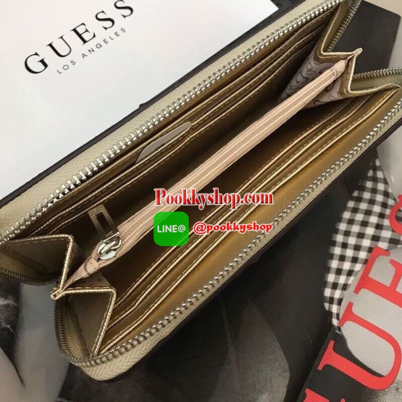 Guess wallet กระเป๋าสตางค์ใบยาว วัสดุหนังแก้วเงาสวย ด้านหน้าตกแต่งด้วยโลโก้แบรนด์สวยโดดเด่น ด้านในมีช่องใส่บัตรหลายช่อง มีช่องกลางใส่เหรียญ เปิดปิดกระเป๋าแบบซิปรอบสะดวกใช้ น้ำหนักเบา ซับในลายแบรนด์ ราคาสุดคุ้มห้ามพลาดค่ะ (พร้อมกล่อง+การ์ด)