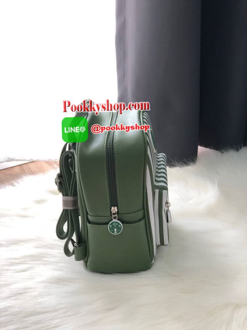 STARBUCKS BACKPACK กระเป๋าเป้สุดน่ารัก ขนาดกำลังพอเหมาะสำหรับใส่ของระหว่างวัน และช่องจัดเก็บอีกหลากหลายรูปแบบ ดีไซน์สวยนับเป็นอีกหนึ่งกระเป๋าเป้ที่พร้อมให้คุณได้สะพายออกไปข้างนอกได้ทุกวันอย่างมั่นใจ เพราะแมทช์เข้ากับทุกลุค รุ่นนี้แนะนำเลยค่า