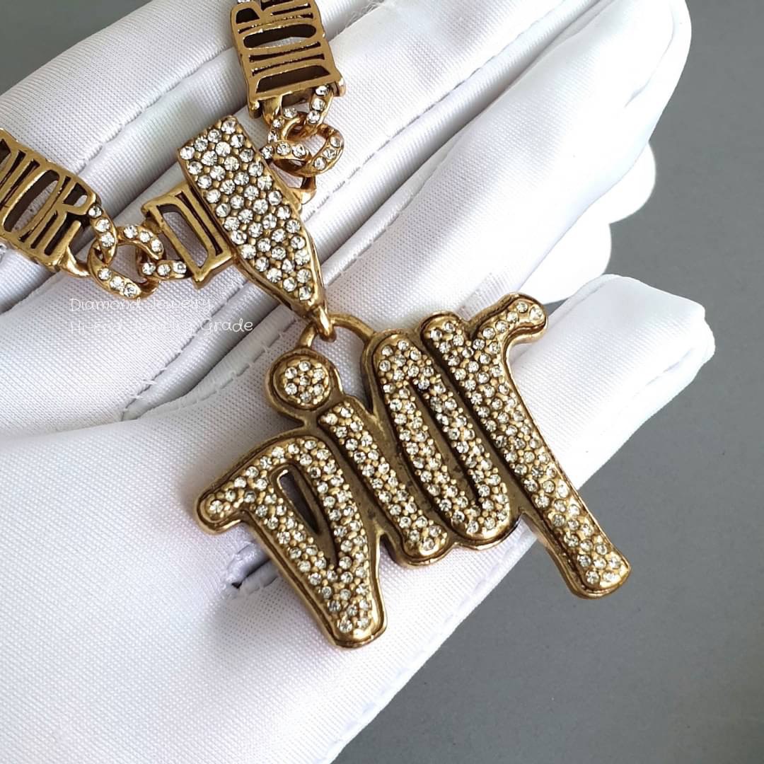 Super Hi-End Quality !!!! ((งาน 1:1 เหมือนในช็อปมากที่สุดในท้องตลาด)) Christian Dior Accessories งาน 1:1 เหมือนของแท้เป๊ะๆค่ะ รับรองงานสวยมากกกกก ดูหรู ดูผู้ดีสุดๆ งานดี คุณภาพดีมากๆมากๆคะรับประกันความพอใจเลยค่ะ ตัวเรือนสีทองตามรูป ไฮโซมากค่ะ คอนเฟิม !!!!