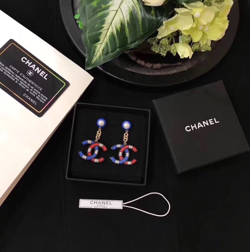Super Hi-End Quality !!!! ((งาน 1:1 เหมือนในช็อปมากที่สุดในท้องตลาด)) Chanel Earring ต่างหูชาแนลงาน 1:1 เหมือนของแท้เป๊ะๆค่ะ รับรองงานสวยมากกกกก ดูหรู ดูผู้ดีสุดๆ งานดี ตัวเรือนคุณภาพดีมากๆมากๆคะรับประกันความพอใจเลยค่ะ ตัวเรือนสีทองเฉดอ่อน ไฮโซมากค่ะ คอนเ