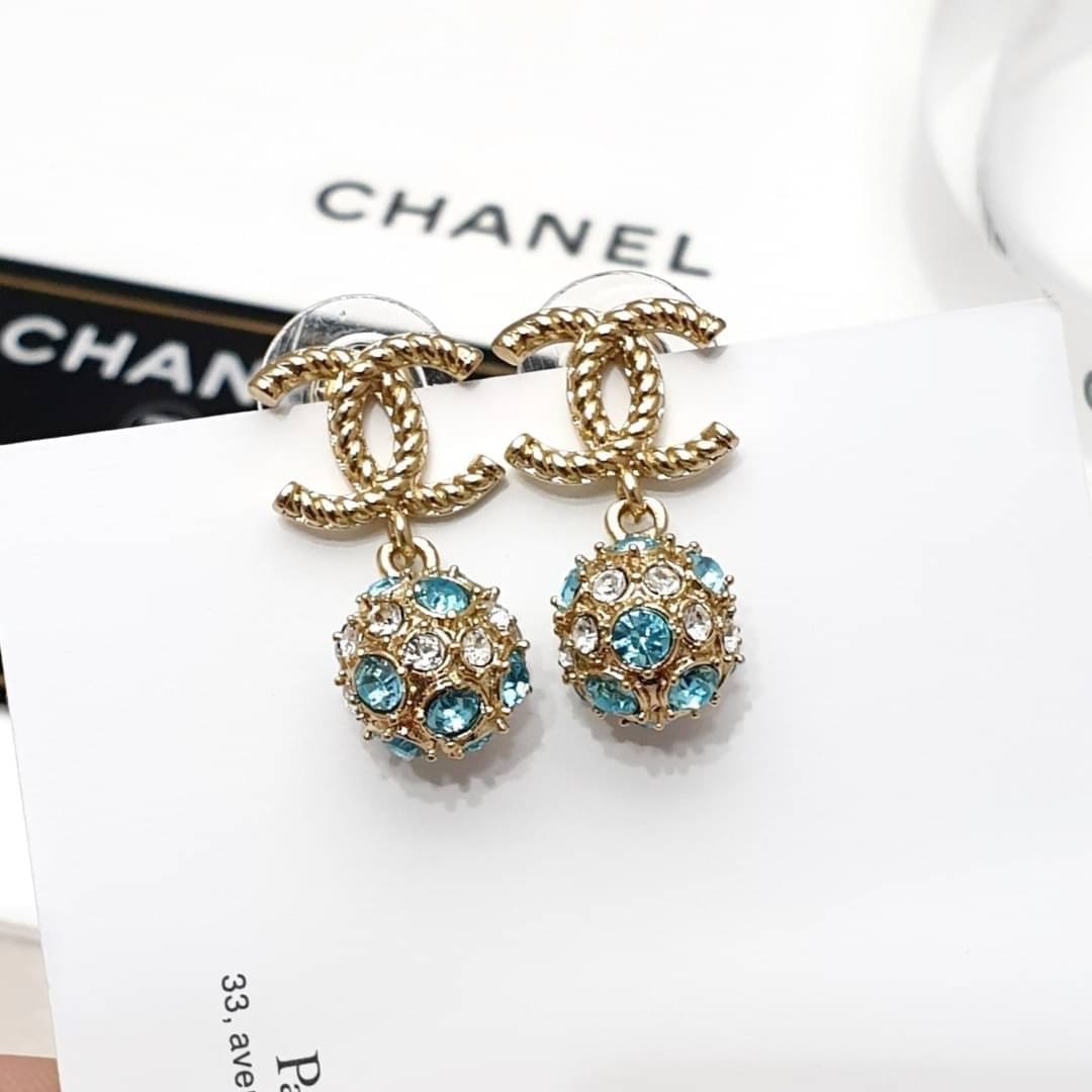 Super Hi-End Quality !!!! ((งาน 1:1 เหมือนในช็อปมากที่สุดในท้องตลาด)) Chanel Earring ต่างหูชาแนลงาน 1:1 เหมือนของแท้เป๊ะๆค่ะ ชนช็อป คอลล่าสุดปลายปี 2019 รับรองงานสวยมากกกกก ดูหรู ดูผู้ดีสุดๆ งานดี งานคุณภาพดีมากๆมากๆคะรับประกันความพอใจเลยค่ะ ตัวเรือนสีทอง