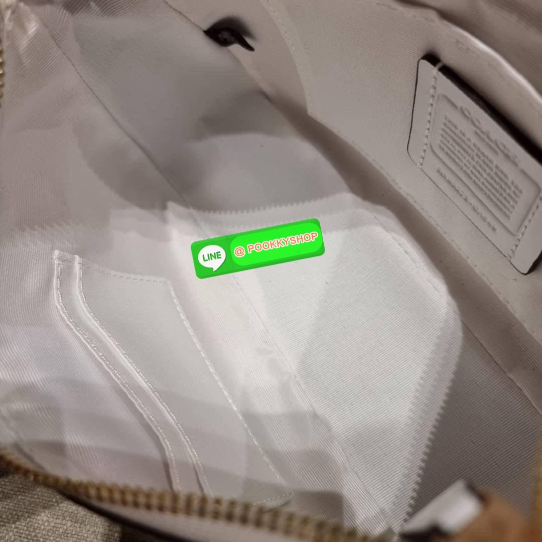 COACH CA548 TERI SHOULDER BAG IN SIGNATURE CANVAS คอลเลคชั่นใหม่ล่าสุด ที่สาวๆรอคอย กระเป๋าสะพายไหล่กึ่งทรงพอช พร้อมเสิร์ฟความสวยถึงบ้านไปเลยก่อนใคร แบบไม่ต้องพรีฯ ด้วยดีไซน์คลาสสิคที่แอบแฝงความเรียบหรู มาพร้อมสายสะพาย 2 เส้น เป็นสายโซ่คล้องแขนและสายสะพาย