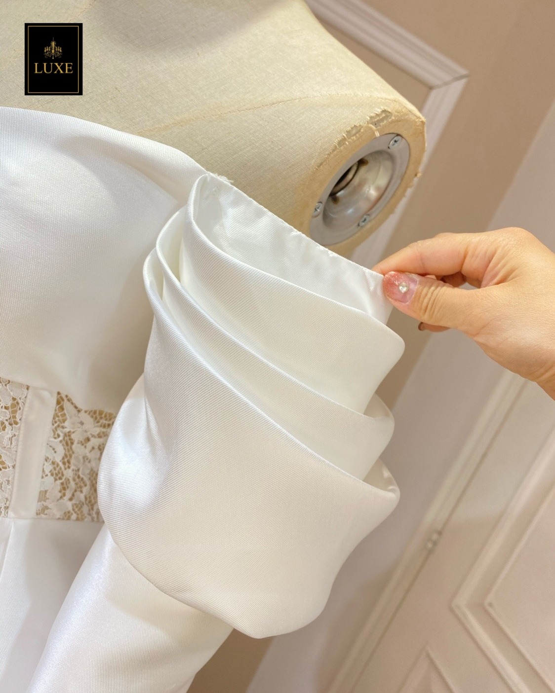 เดรสแฟชั่น เดรสเสื้อเปิดไหล่แขนยาว กระโปรงทรงสอบ