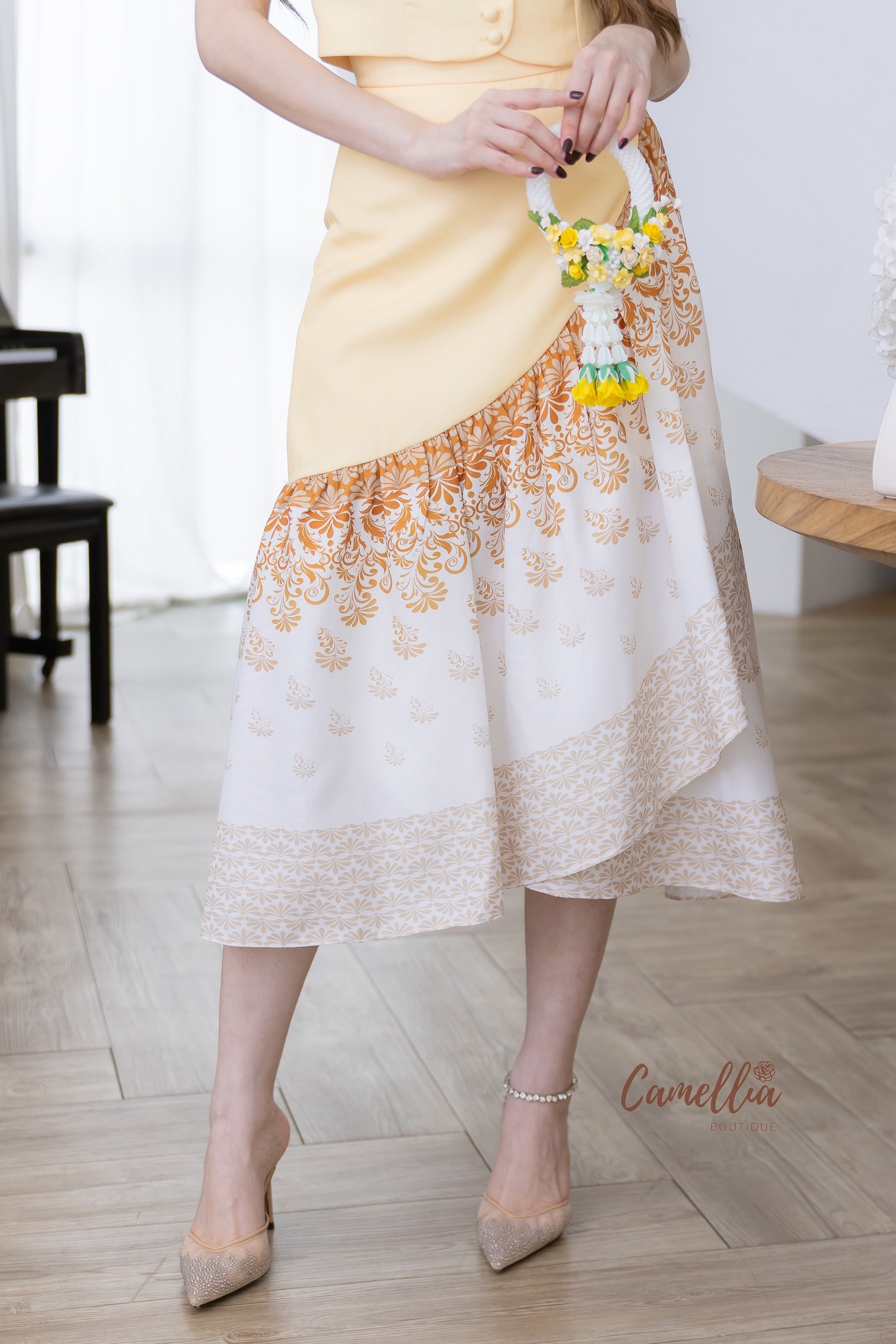 ชุดเซทแฟชั่น ชุดSet เสื้อคอปีนกระดุมหน้าสวยละมุนมากคะ มาคู่กับกระโปรงผ้าลายไทย