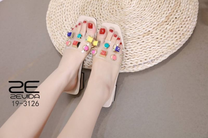 เเบบขายดีพร้อมส่งรุ่น best seller ส้นสูงวัสดุพียูใสนิ่มเเบบสวมติดหมุดสีStyle Valentino ส้นสูง 2 นิ้ว เป็นรุ่นที่ใส่ง่ายมากๆ กระเเสเเรงเว่อร์ๆ เห็นเเล้ว like เลย ใส่เเล้วดูเซ็กซี่ เปรี้ยวดูดี ขับผิวขาว ครบ!!!ไม่อยากพลาด รีบจับจองเป็นเจ้าของกันด่วน