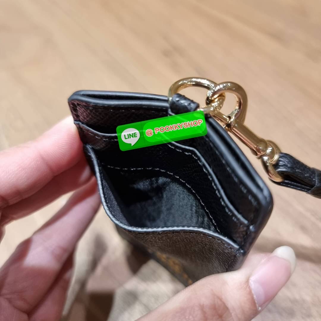 กระเป๋าใส่บัตรคล้องคอ Coach card holder ราคาพิเศษสุดๆ!!! ของหายาก!! ง่ายๆแบบไม่ธรรมดา!! คลาสสิคแต่มีดีเทลโดดเด่น!! กระเป๋าถนอมบัตร พร้อมสายคล้องคอ ดีไซน์ลวดลายสวย ดูดีทุกแบบ ใช้งานง่าย พกพาสะดวก จะใส่บัตรพนักงาน บัตรเครดิต บัตรปชช. ใบขับขี่ และบัตรอื่นๆที