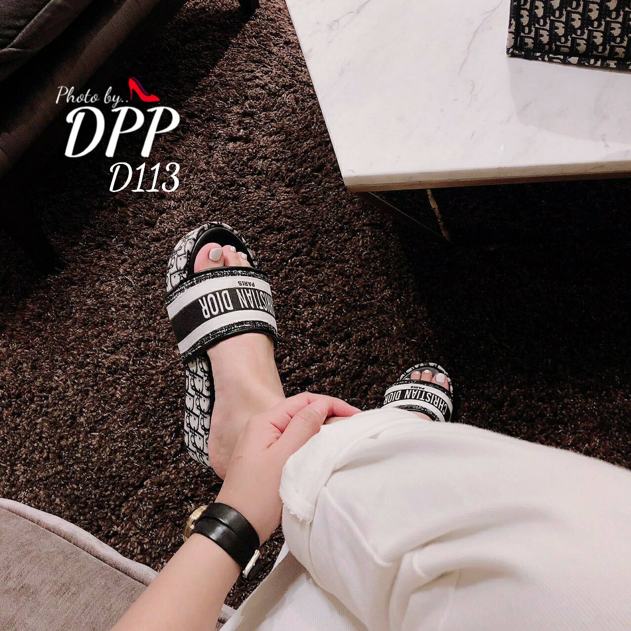 D113 พร้อมส่ง แบบใหม่ก่อนใคร DIOR2019 DWAY SLIDE IN EMBROIDERED COTTON คอเลขชั่นใหม่ปีนี้ เริศมาก ในช้อป ยังมีวางขาย รองเท้าเสริมส้น สวมส้ม พื้นหนา2นิ้ว ใส่เดินสบาย งานเกรดA วัสดุทำจากผ้าลายแบรนด์ดิออ งานตัวจริงสวย หนูหรามาก ใส่กับเสื้อผ้าได้ง่าย