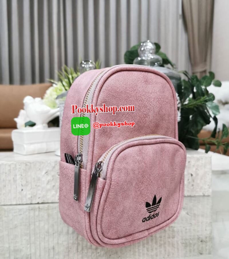 Don’t Miss! NEW ARRIVAL! ADIDAS MINI BACKPACK กระเป๋าเป้สไตล์ Sport ขนาดมินิ กำลังน่ารัก น้ำหนักเบา หนังสวยอยู่ทรงด้านหน้ามีโล้โก้และช่องซิป เปิดปิดด้วยซิปสะดวกใช้ หัวซิปแบรนด์ ภายในมีโลโก้และช่องใส่ของ มีหูจับถนัดมือ สายสะพายเลื่อนปรับระดับได้ ไอเท็มใหม่