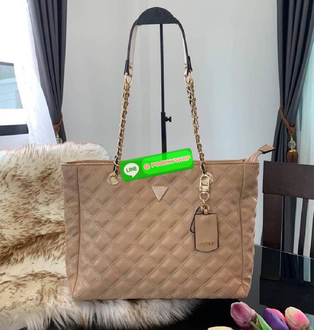 Guess กระเป๋าทรงช้อปปิ้ง หนังดี งานสะพายไหล่ เปิดปิดด้วยซิป ด้านในซับในแบรนด์อย่างดี