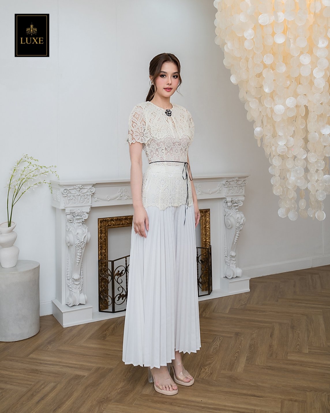 เสื้อแฟชั่น เสื้อลูกไม้ทรงเข้ารูป ดีไซน์เป็นเสื้อคลุมไหล่ในตัว ทำจากผ้าลูกไม้คอตตอนโครเชต์