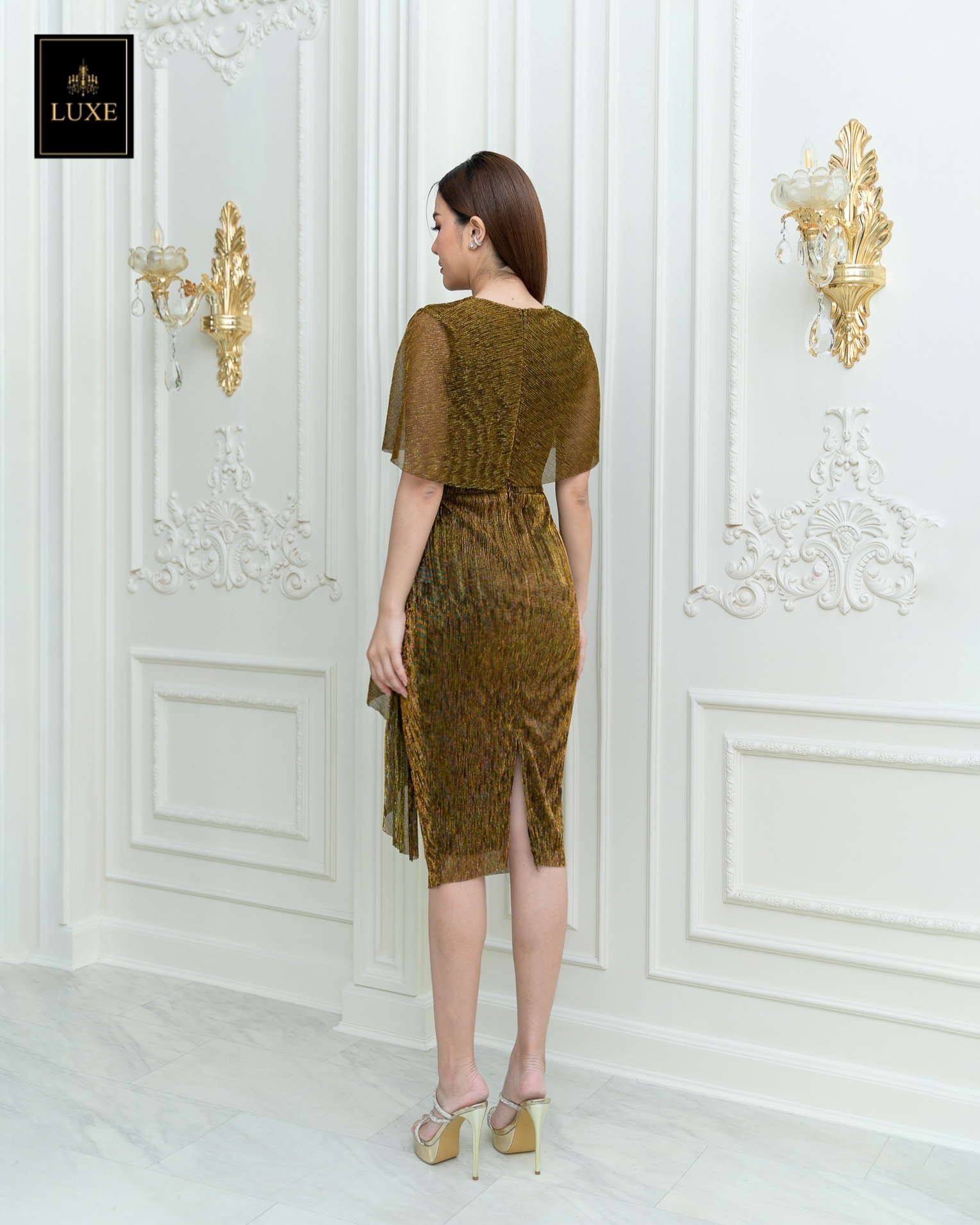 เดรสแฟชั่น เดรสเสื้อคอกลมแขนกุด ดีเทลเป็นเสื้อคลุมไหล่ในตัว