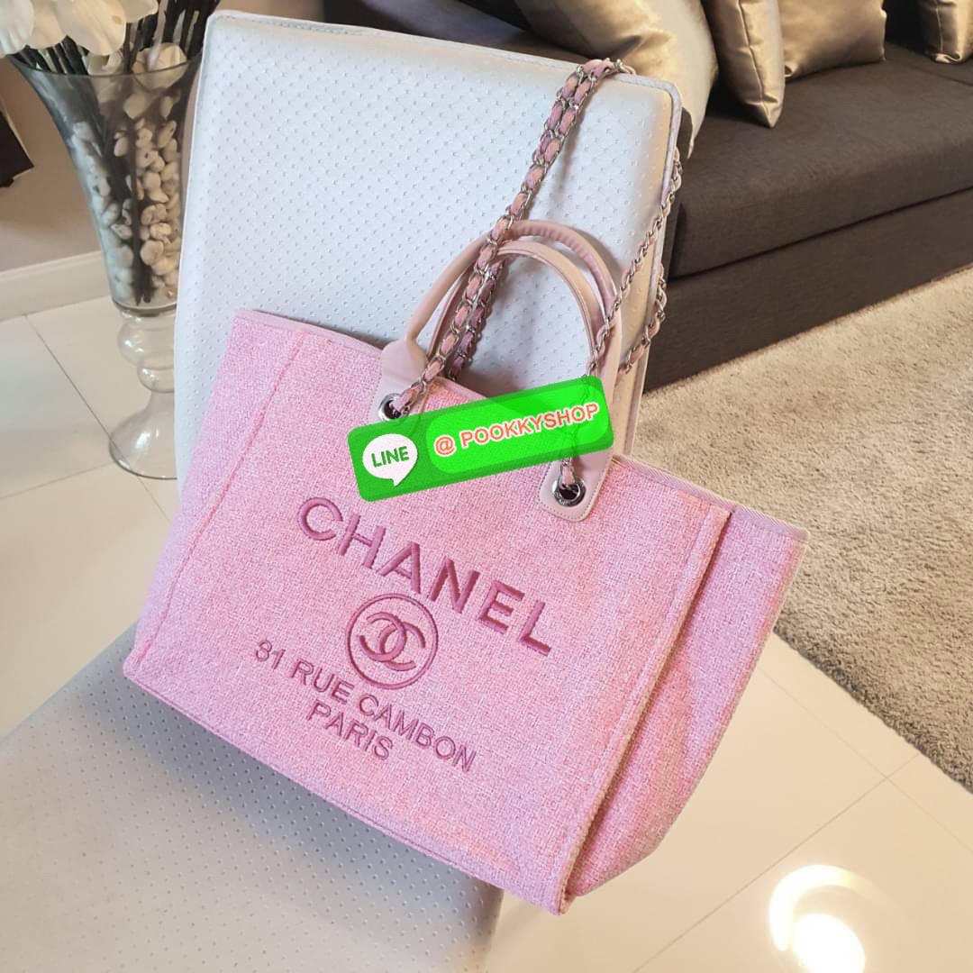 กลับมาพร้อมส่งอีกครั้ง!! รอบนี้มีมาให้เลือก8สี เลยค่ะ กับรุ่นที่สาวๆรอคอย CHANEL CANVAS TOTE BAG จากงานพรีเมี่ยม VIP GIFT รุ่นดังเลยค้า SIZE ใหญ่อลัง ตัวกระเป๋าเป็นผ้า CANVAS เนื้อดีสมราคา อะไหล่เงินปั้มแบรนด์แท้ทั้งใบ ด้านหน้าปัก logo แบรนด์สุดหรู จุของไ